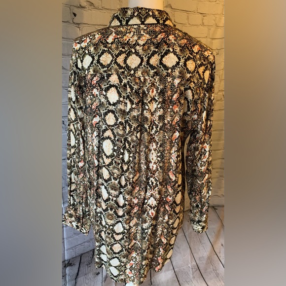 NWT Velvet Heart Snakeskin Button Down — SZ Large - Picture 3 of 12